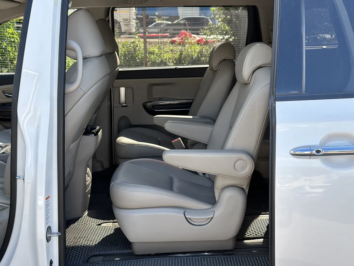 Kia Carnival 2.2 CRDi AT (200 л.с.)