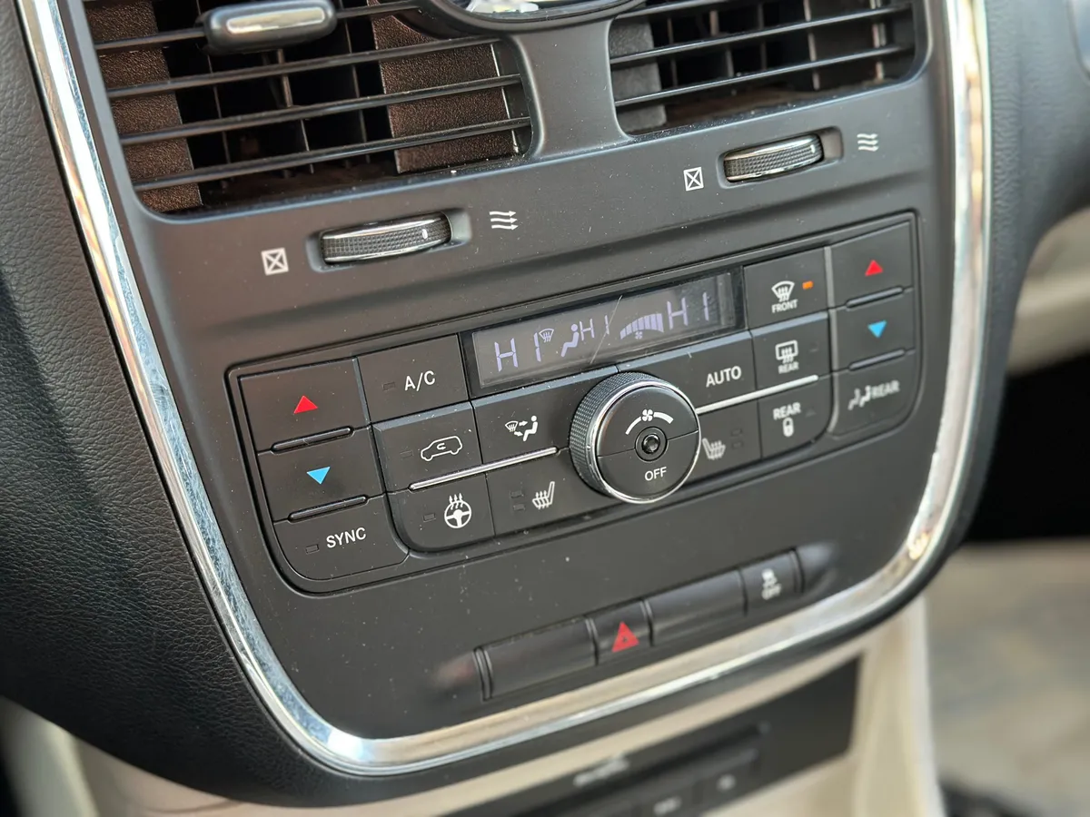 Chrysler Town & Country 3.6 AT (287 л.с.)