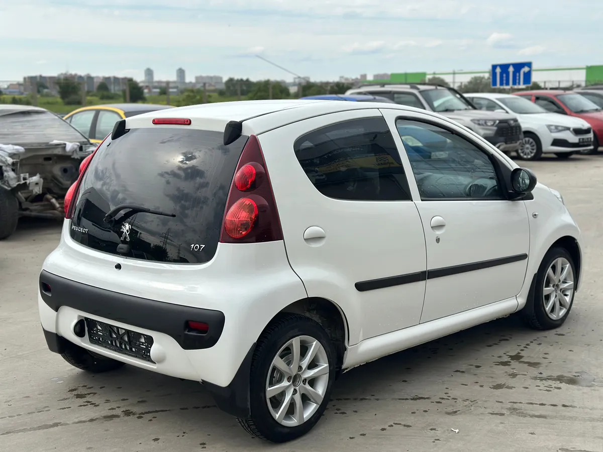 Peugeot 107 1.0 2-tronic (68 л.с.)