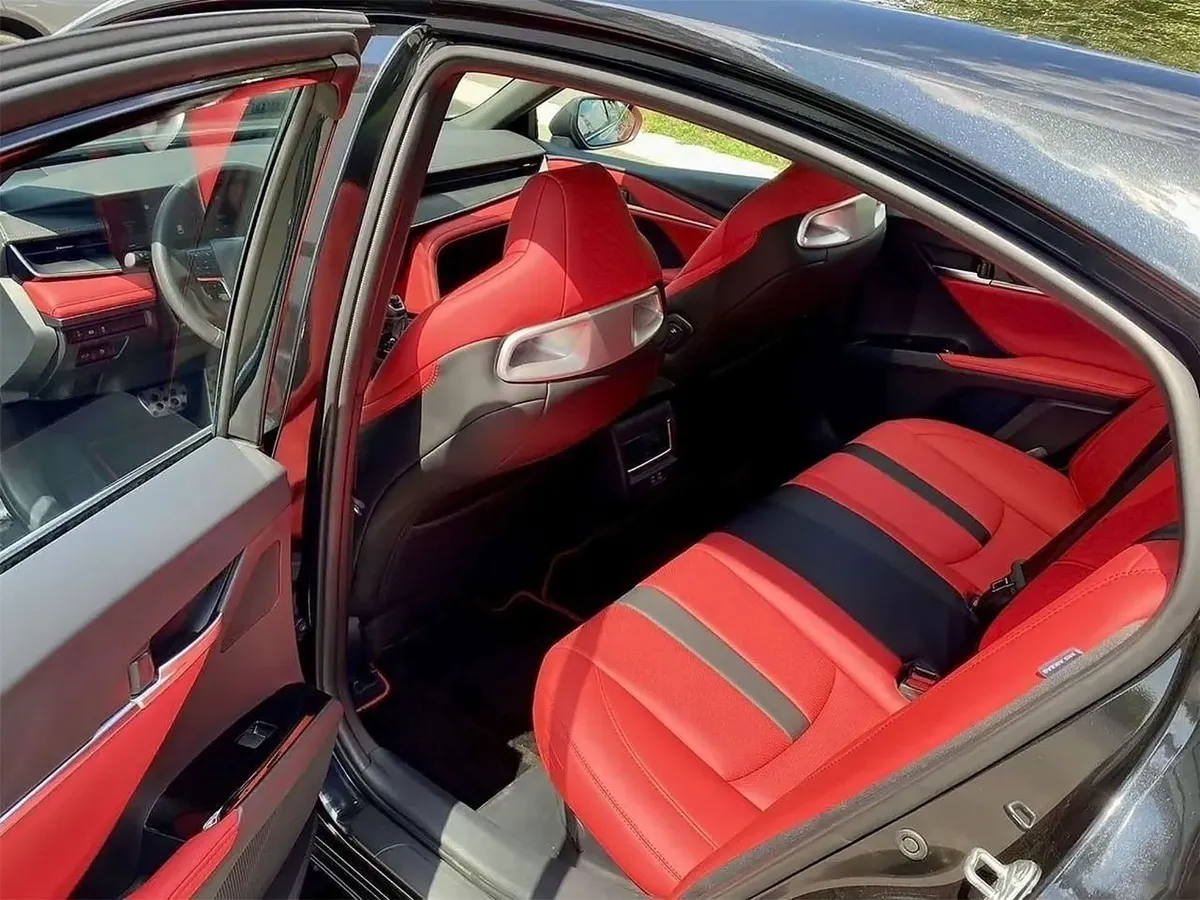 Toyota Camry 2.5 AT (204 л.с.)