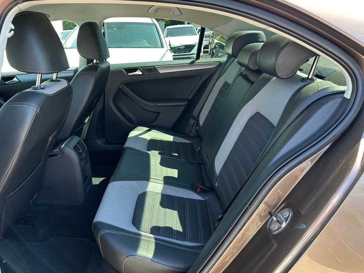 Volkswagen Jetta 1.6 MPI AT (110 л.с.)