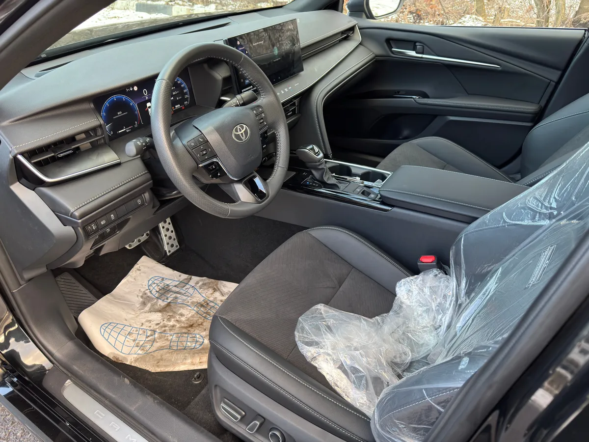 Toyota Camry 2.0 CVT (173 л.с.)