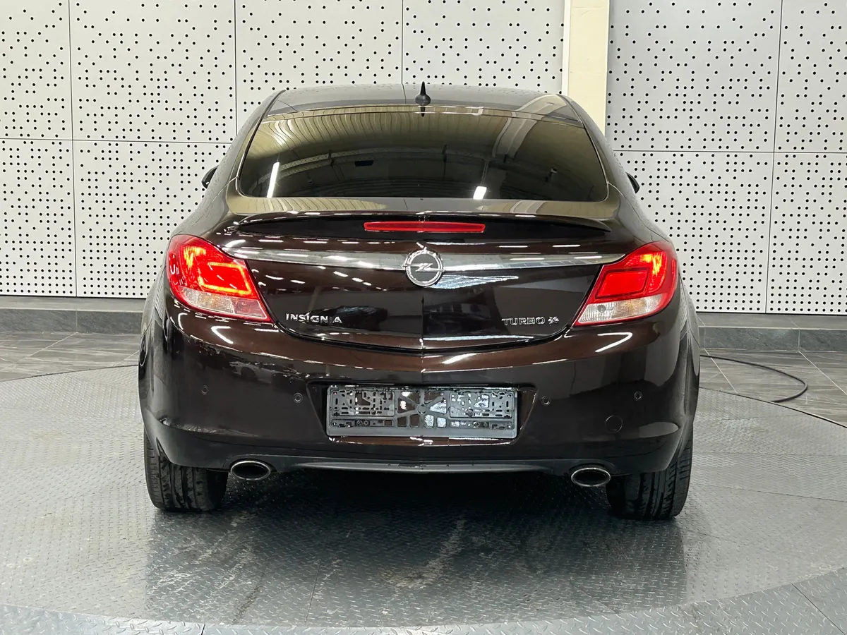 Opel Insignia 2.0 SIDI Turbo Ecotec AT 4x4 (250 л.с.)
