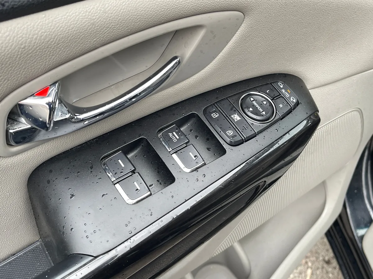 Kia Carnival 2.2 AT (202 л.с.)