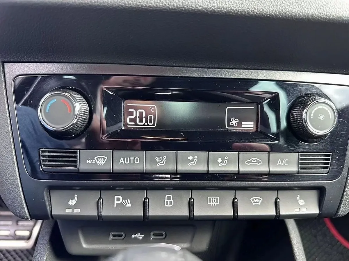 Volkswagen Polo 1.6 AT (110 л.с.)