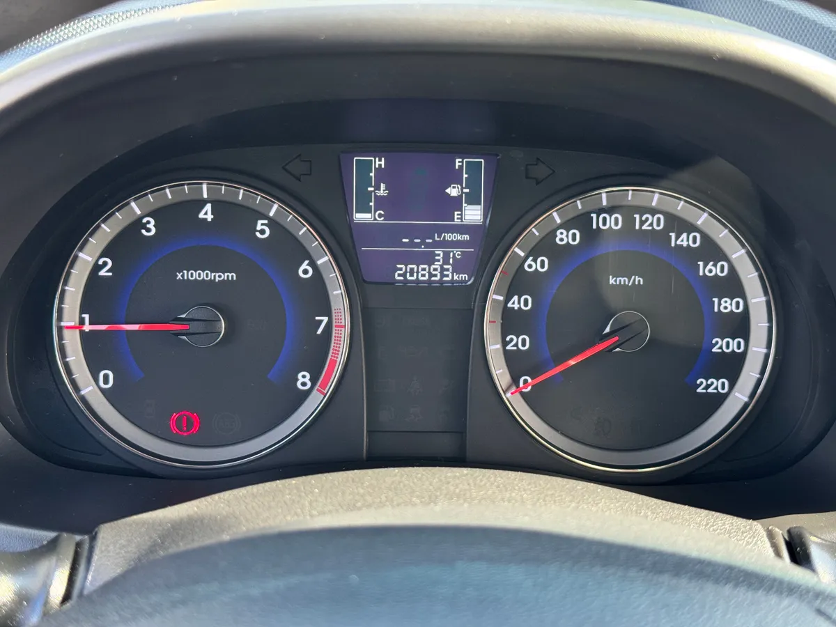 Hyundai Solaris 1.4 MT (107 л.с.)