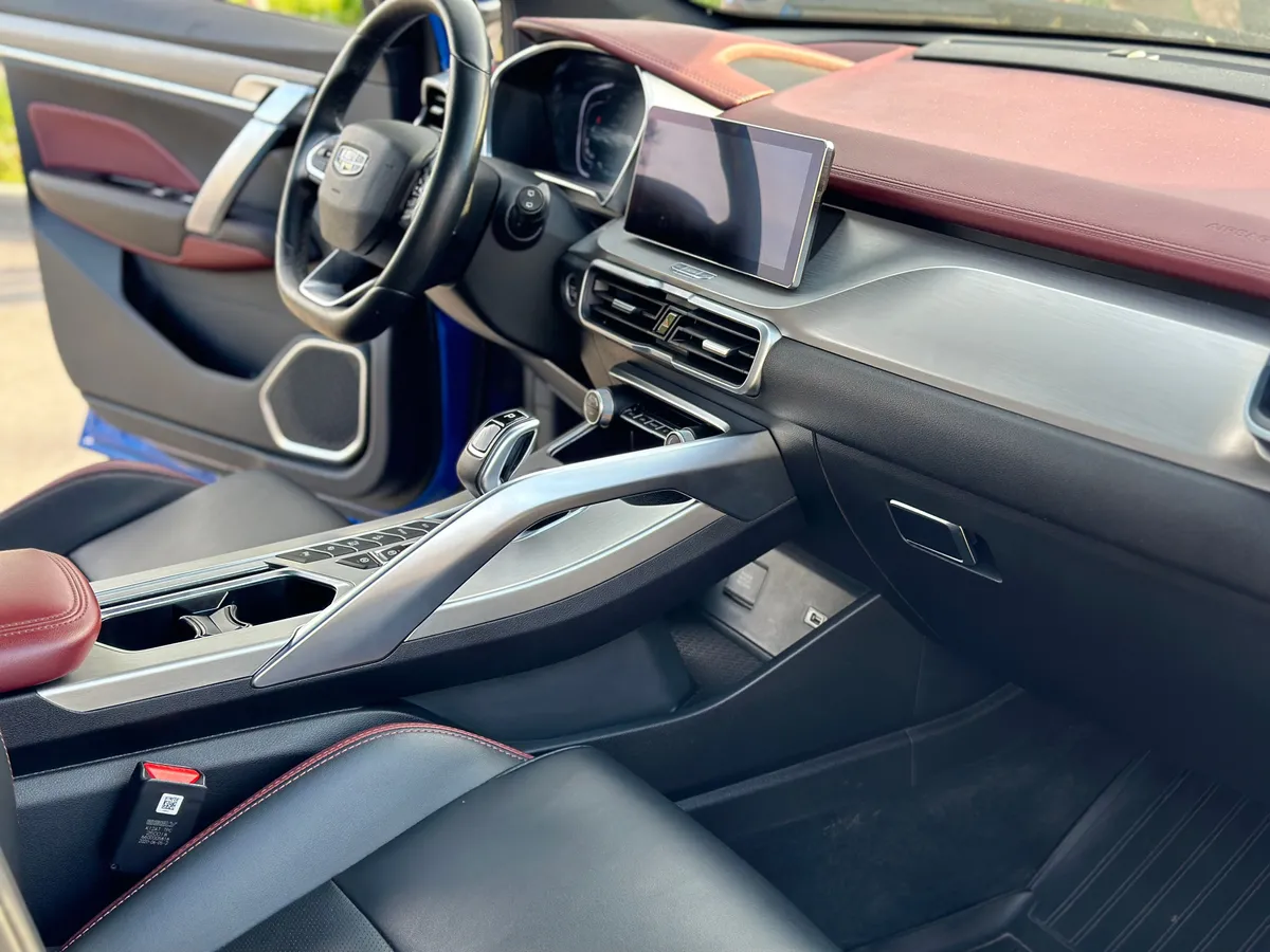 Geely Coolray 1.5 (150 л.с.) бензин, робот, передний привод