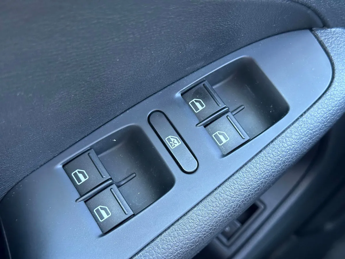 Volkswagen Jetta 1.6 MPI AT (110 л.с.)