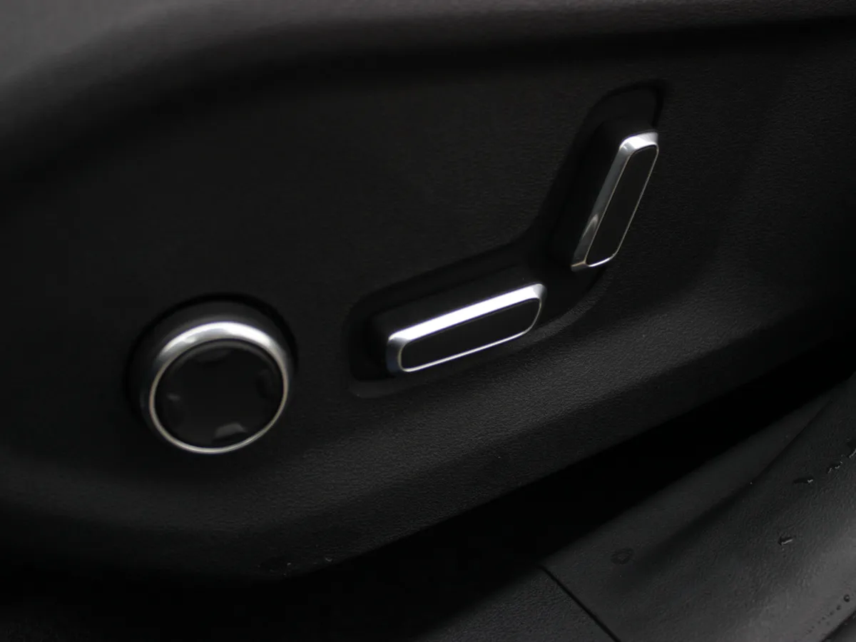 Geely Monjaro 2.0 AT 4WD (238 л.с.)