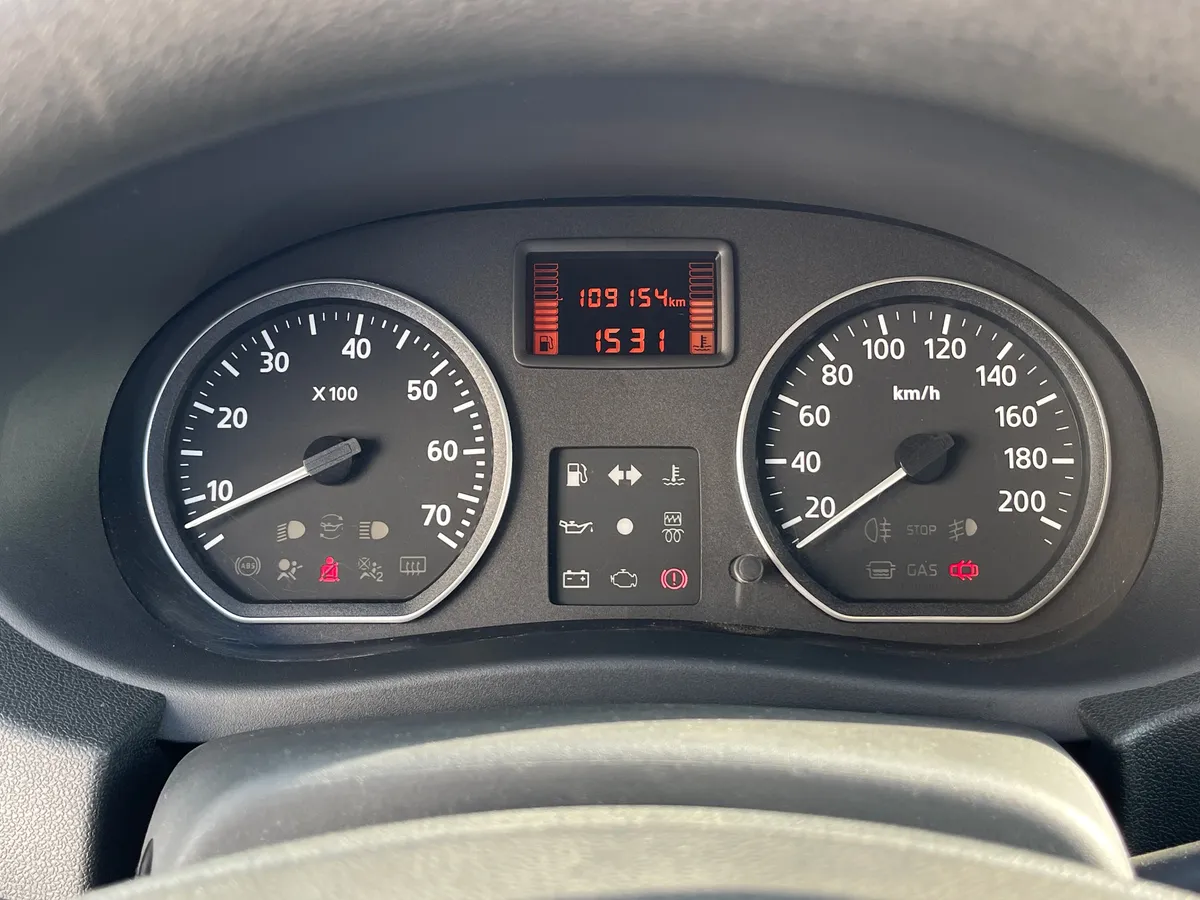 Nissan Almera 1.6 MT (102 л.с.)