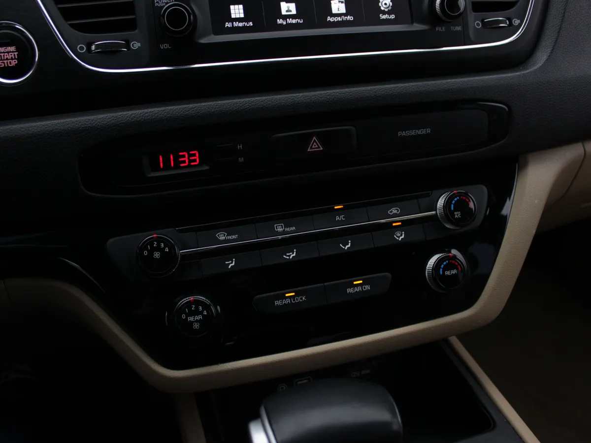 Kia Carnival 2.2 AT (202 л.с.)