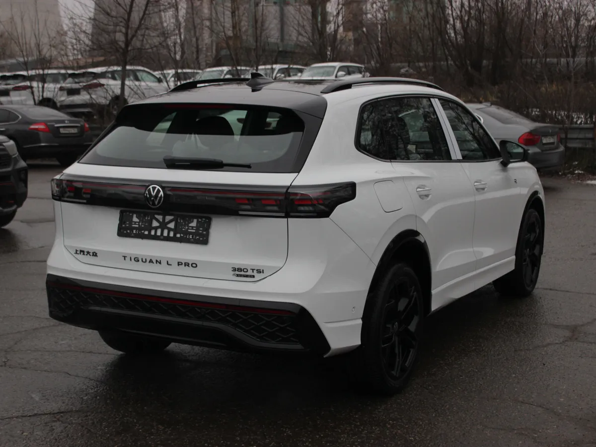 Volkswagen Tiguan 2.0 AMT 4WD (220 л.с.)