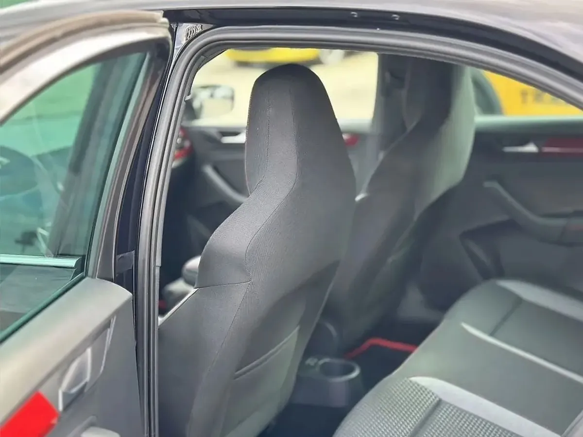 Volkswagen Polo 1.6 AT (110 л.с.)