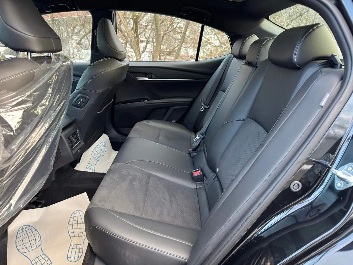 Toyota Camry 2.0 CVT (173 л.с.)