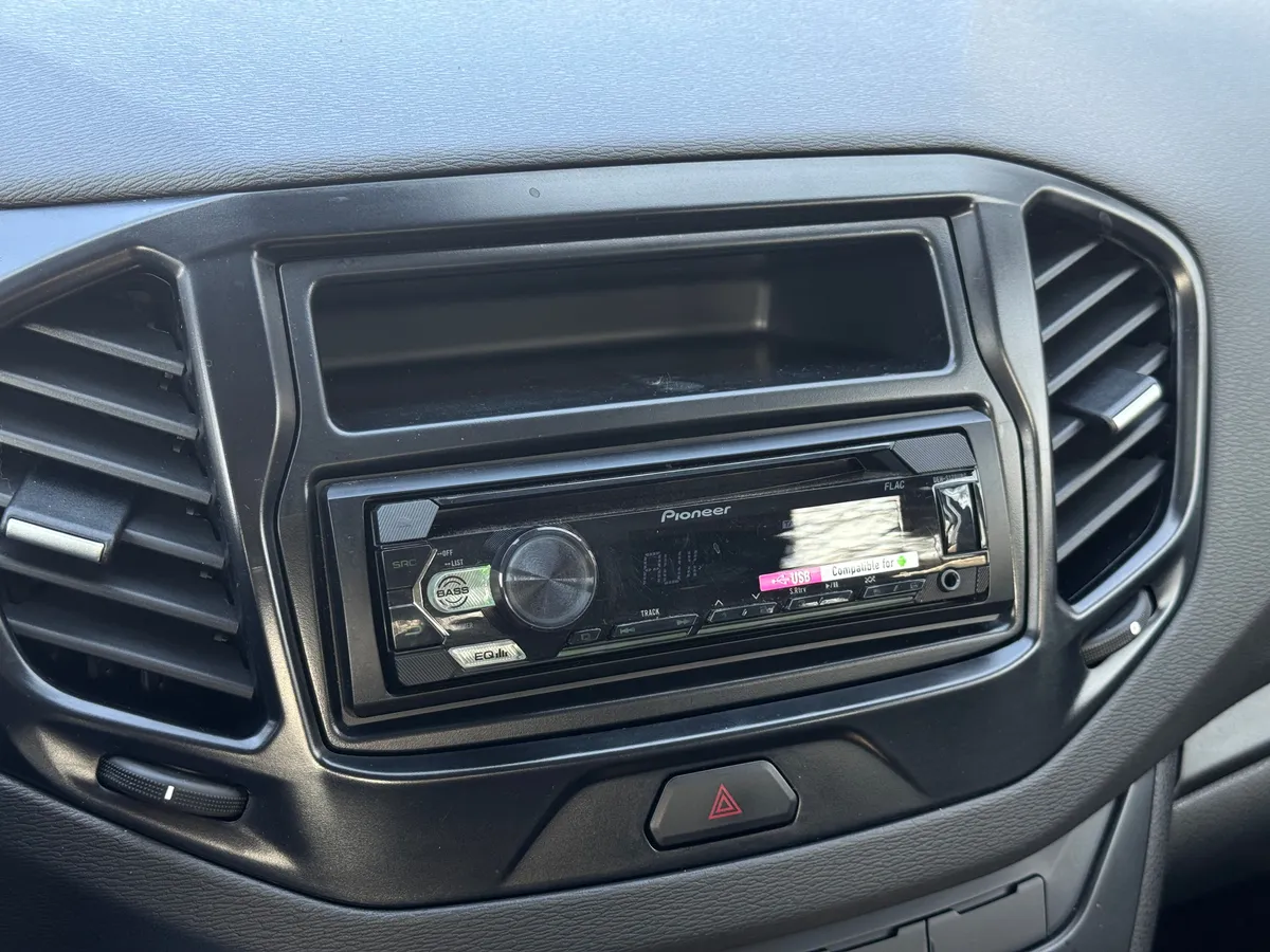 ВАЗ (Lada) Vesta 1.6 MT (106 л.с.)