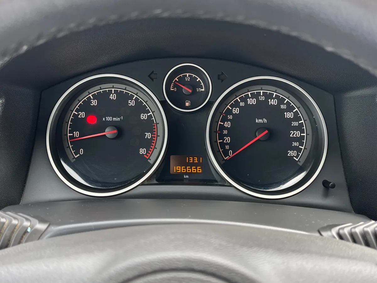 Opel Astra 1.8 MT (140 л.с.), 2012 — фото 7