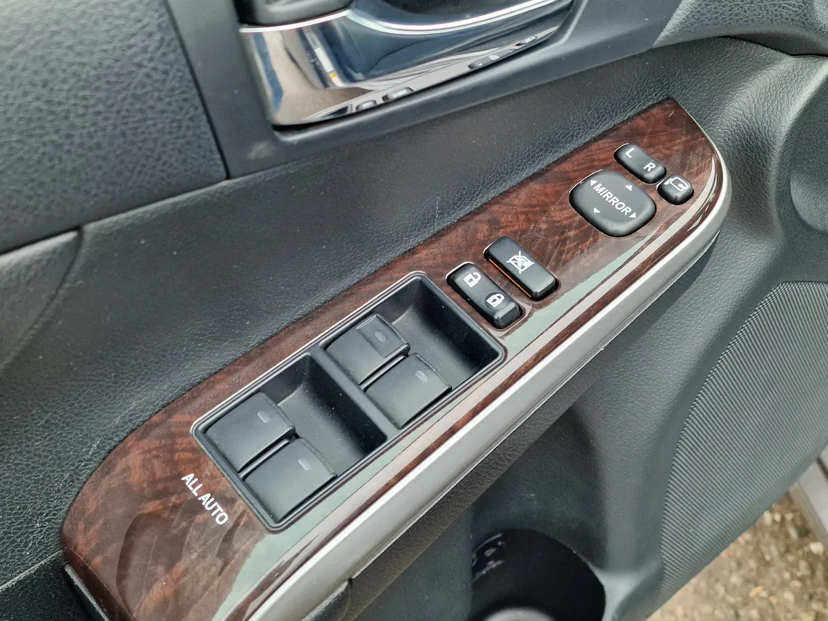 Toyota Camry 2.5 AT (181 л.с.)