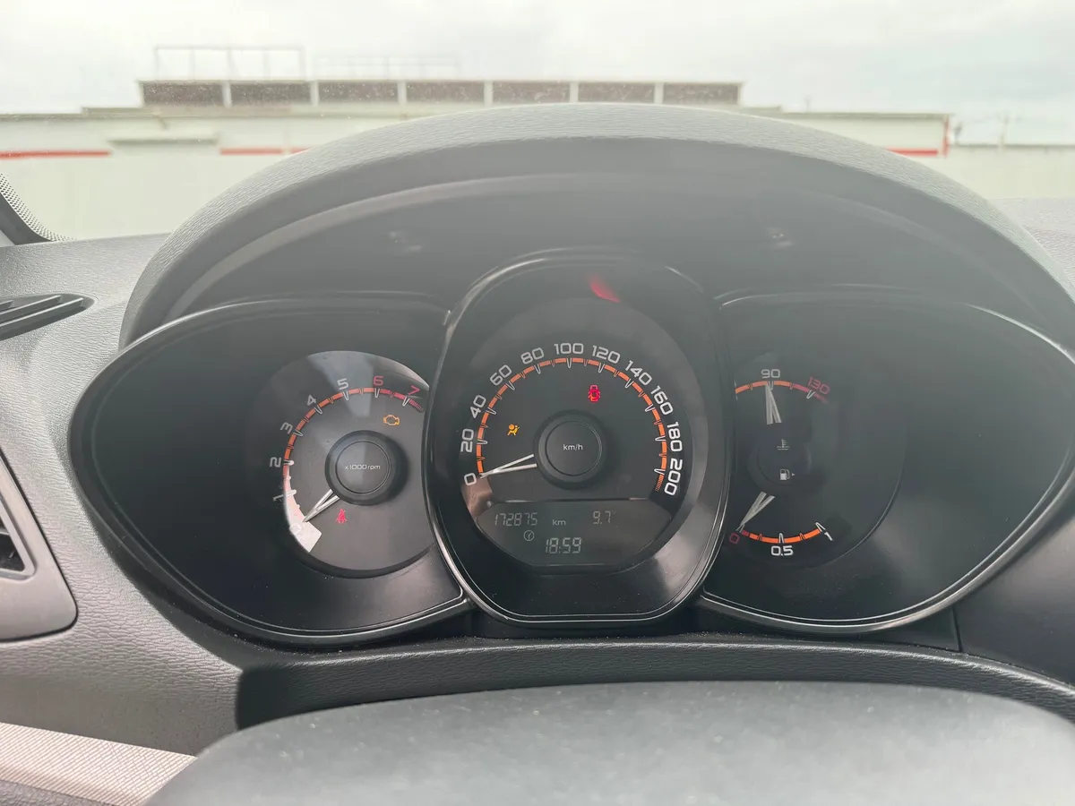 ВАЗ (Lada) Vesta 1.6 MT (106 л.с.)