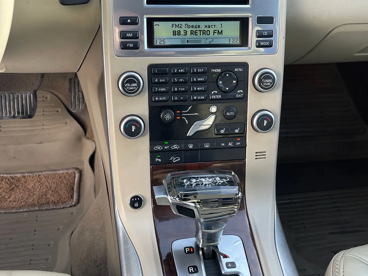 Volvo XC70 2.4 AT AWD (205 л.с.)