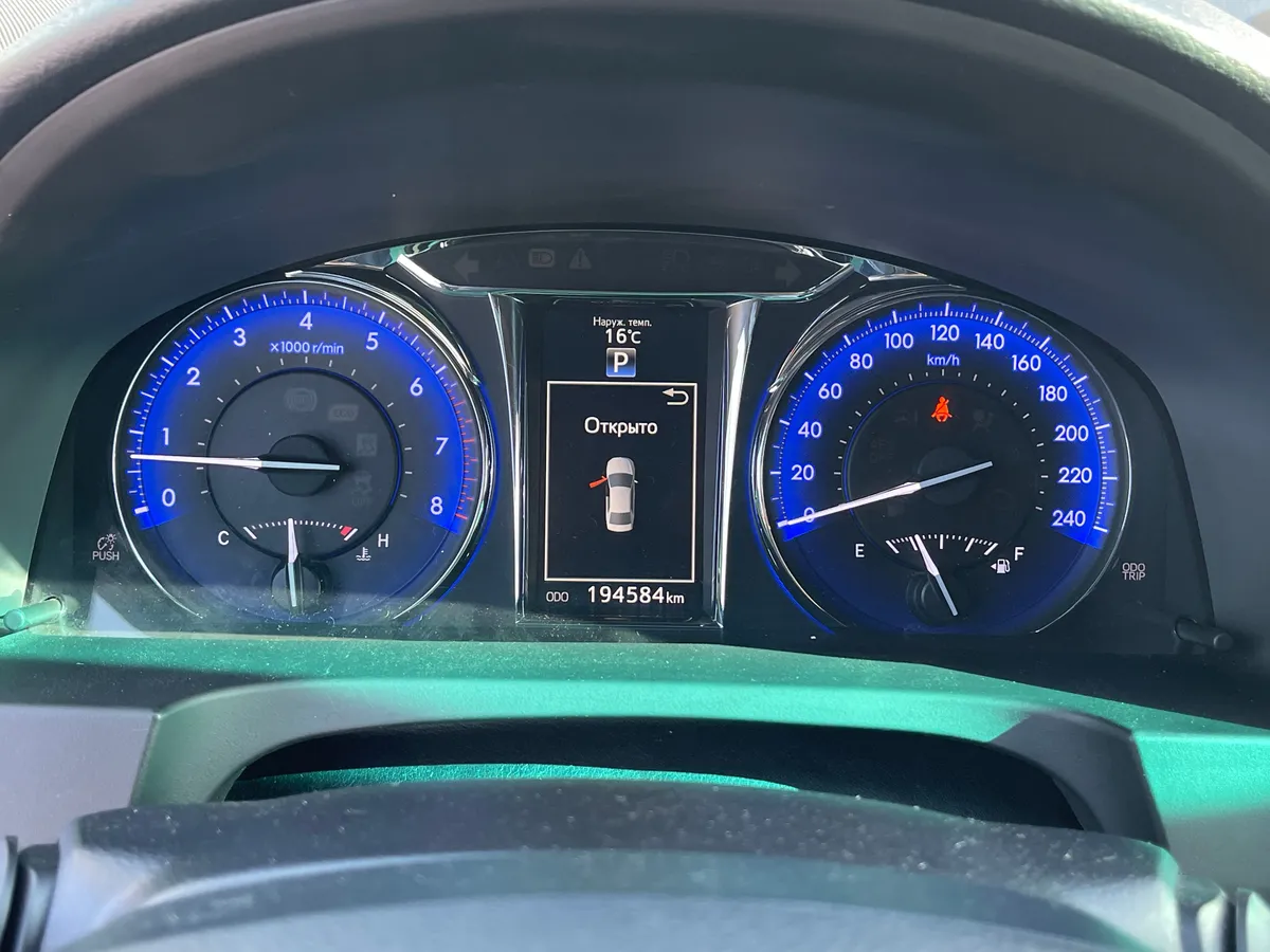 Toyota Camry 2.5 AT (181 л.с.)