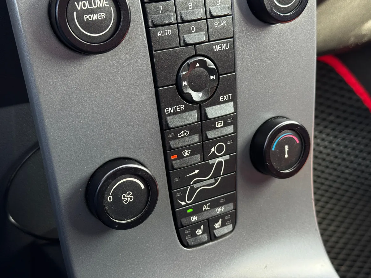 Volvo C30 1.6 MT (100 л.с.)