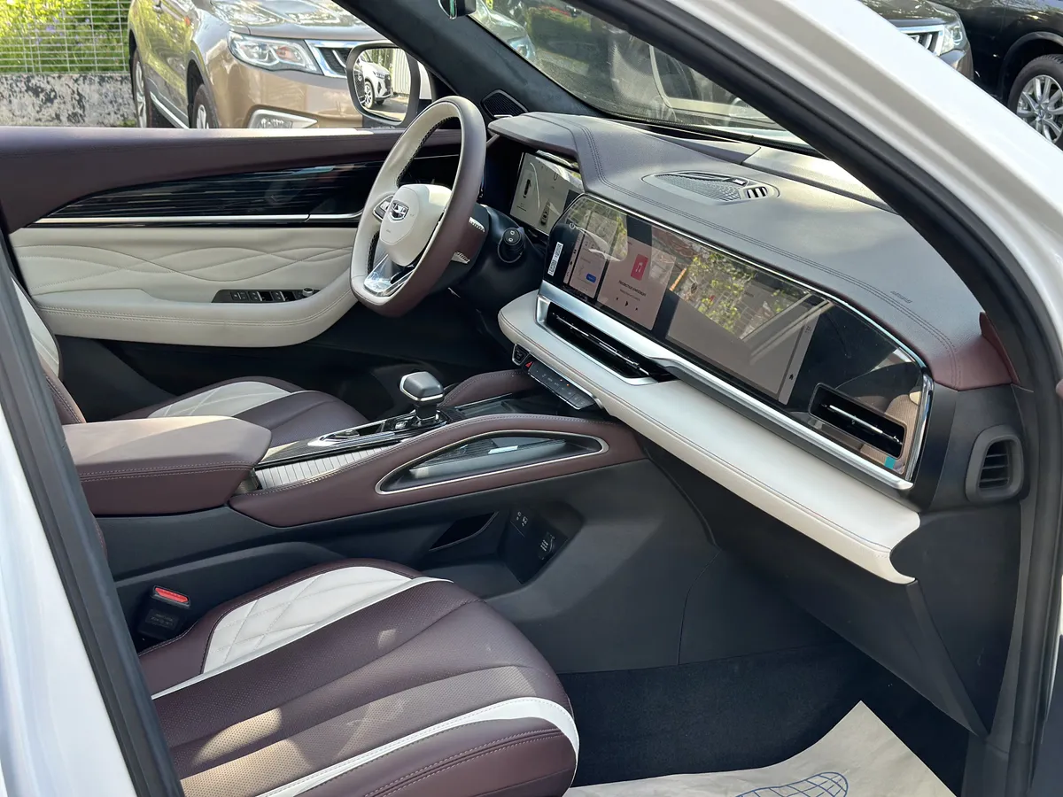 Geely Monjaro 2.0 AT 4WD (238 л.с.)