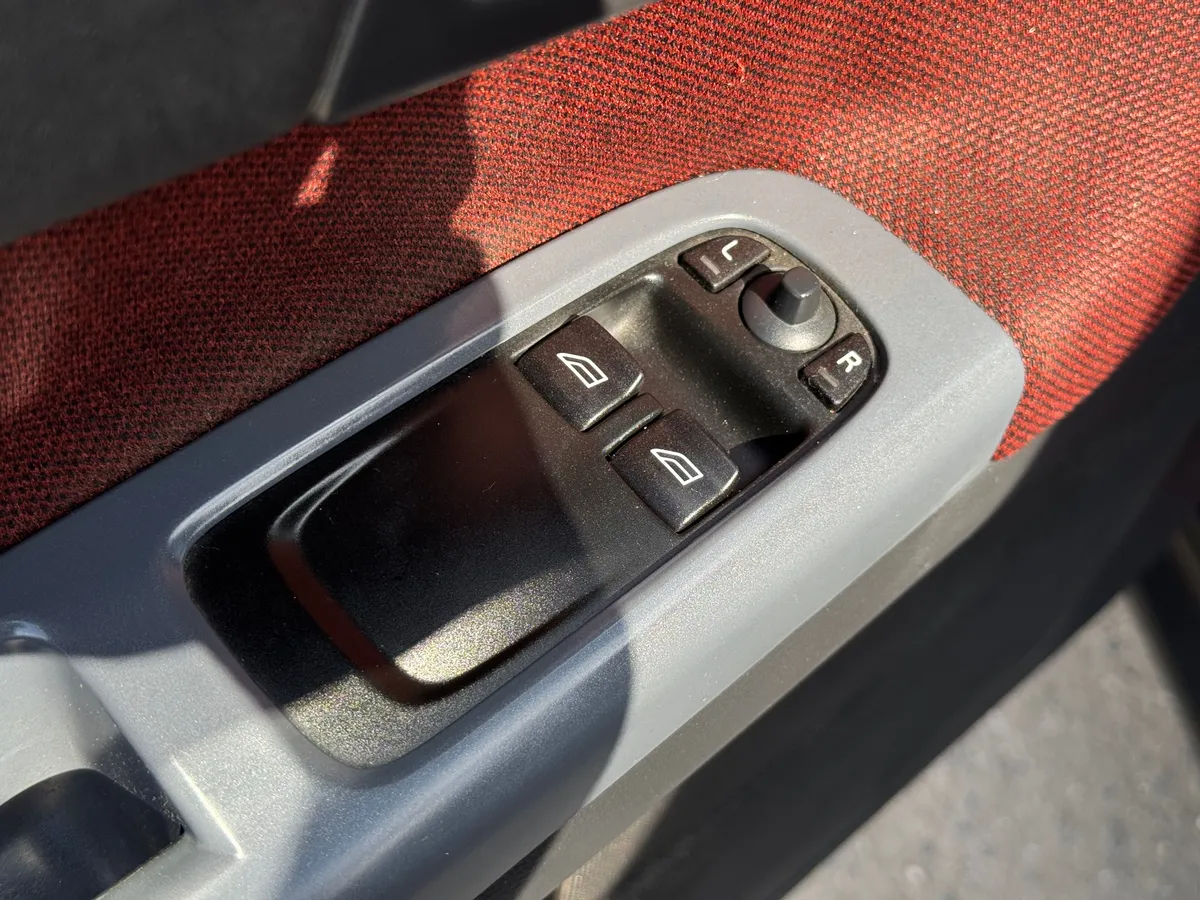 Volvo C30 1.6 MT (100 л.с.)