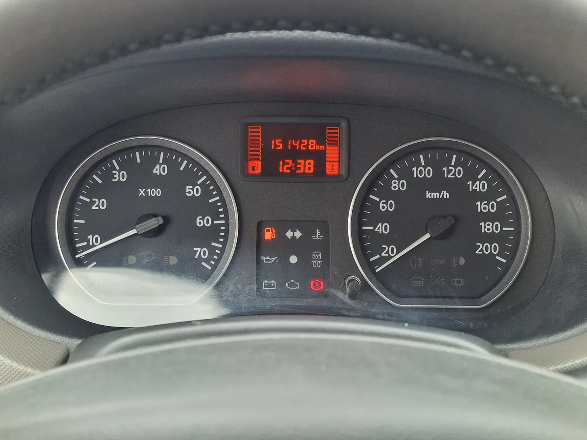 Renault Sandero 1.6 MT (102 л.с.)