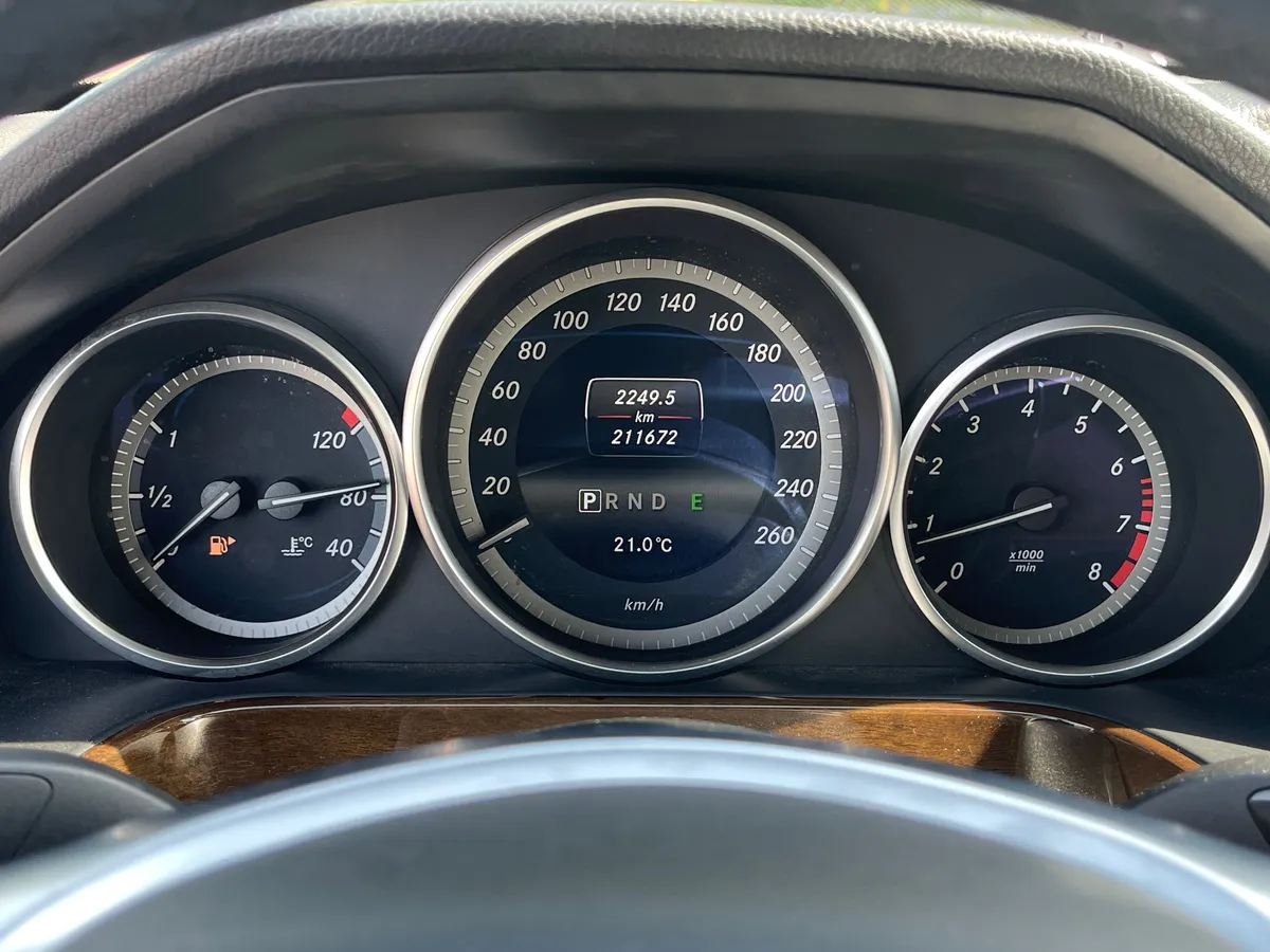 Mercedes-Benz E-Класс 2.0 AT RWD (184 л.с.)