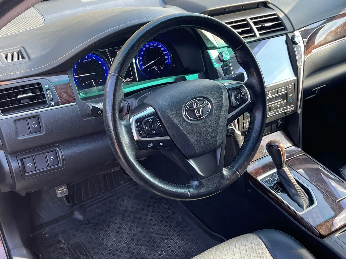 Toyota Camry 2.5 AT (181 л.с.)