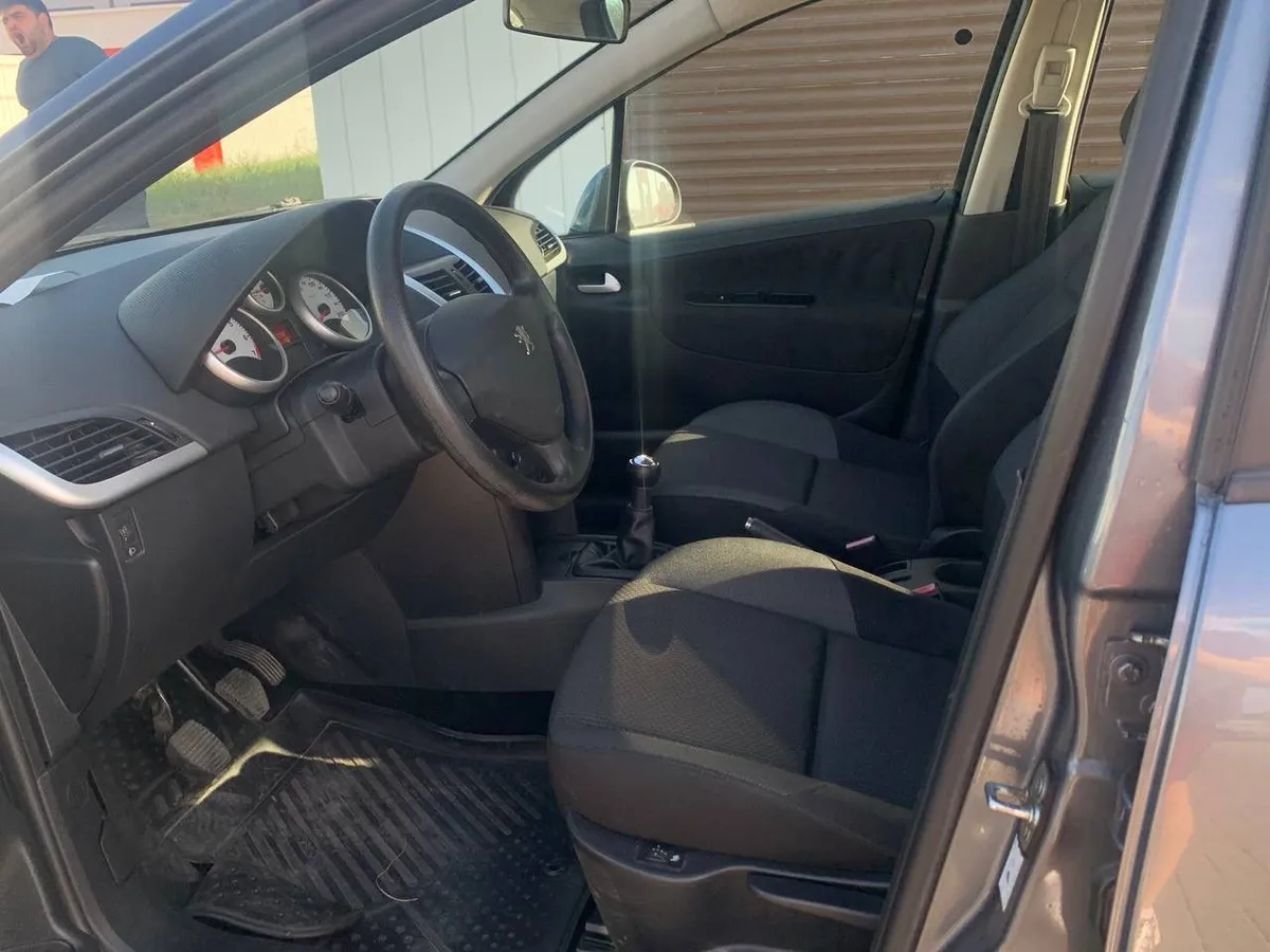 Peugeot 207 1.4 MT (90 л.с.)
