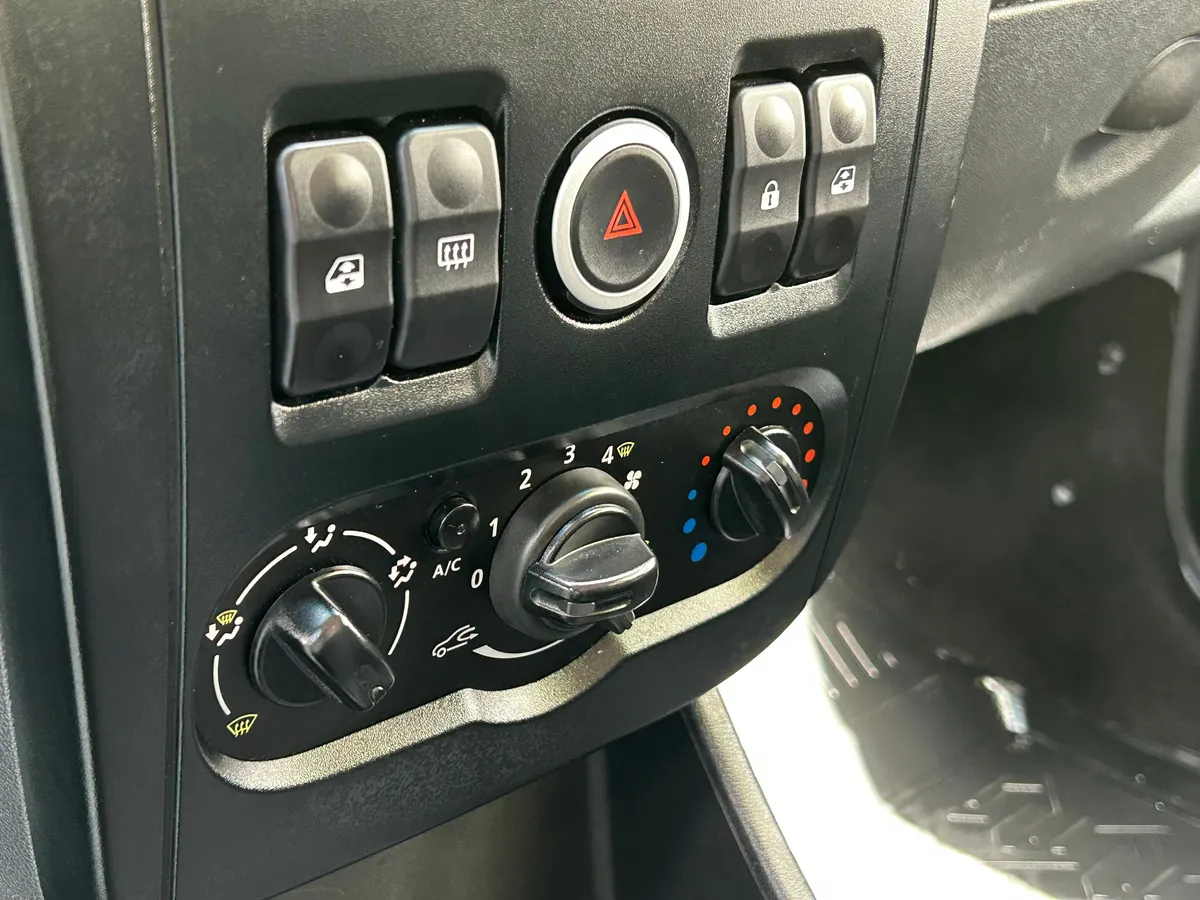 ВАЗ (Lada) Largus 1.6 MT 16 кл (7 мест) (106 л.с.)