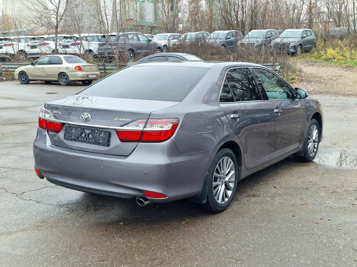Toyota Camry 2.5 AT (181 л.с.)