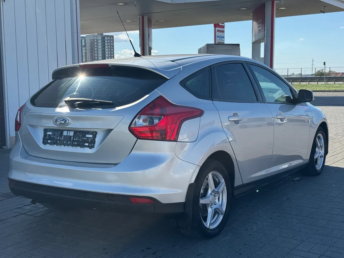 Ford Focus 1.6 MT (105 л.с.)