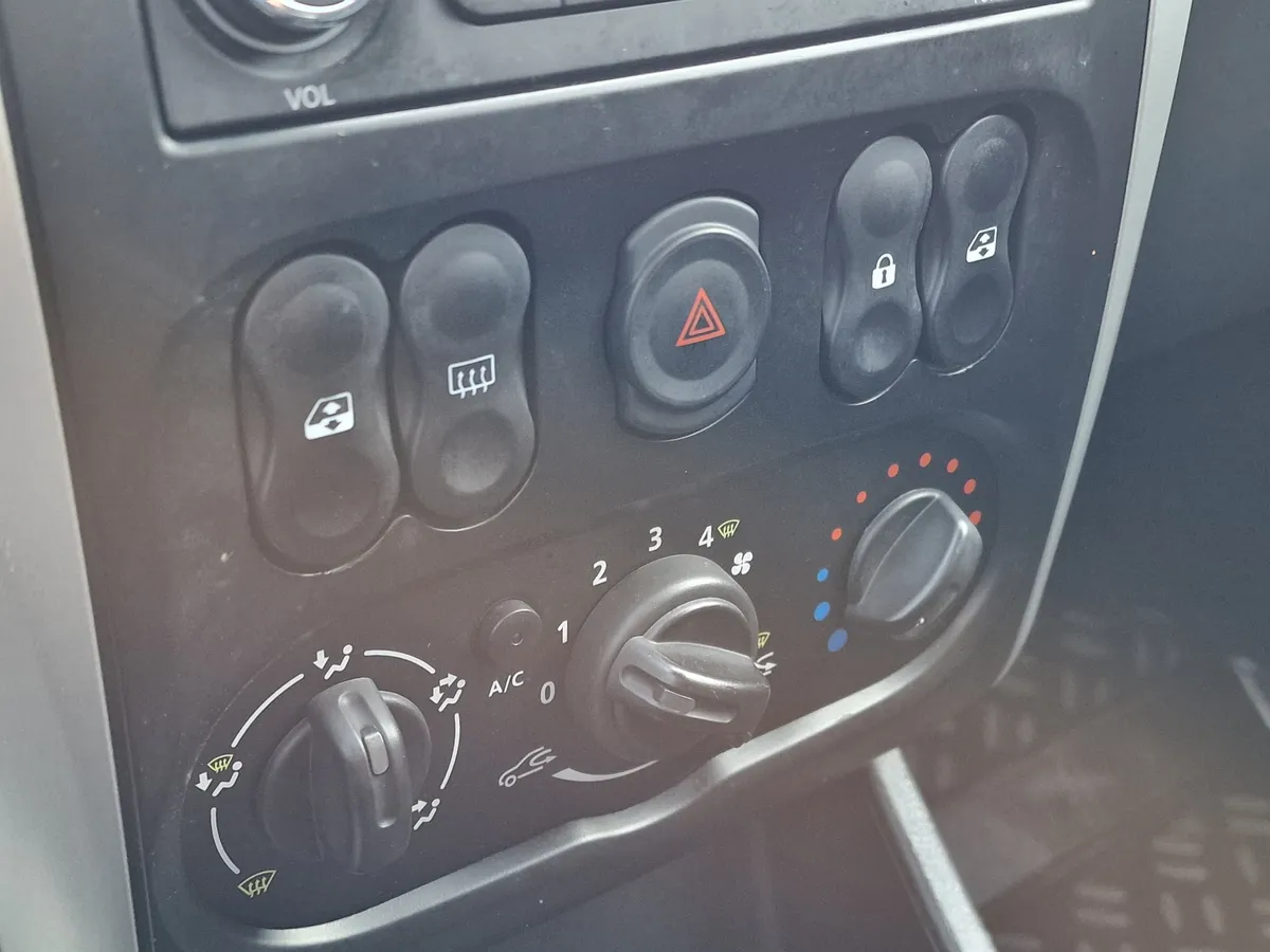 Nissan Almera 1.6 MT (102 л.с.)