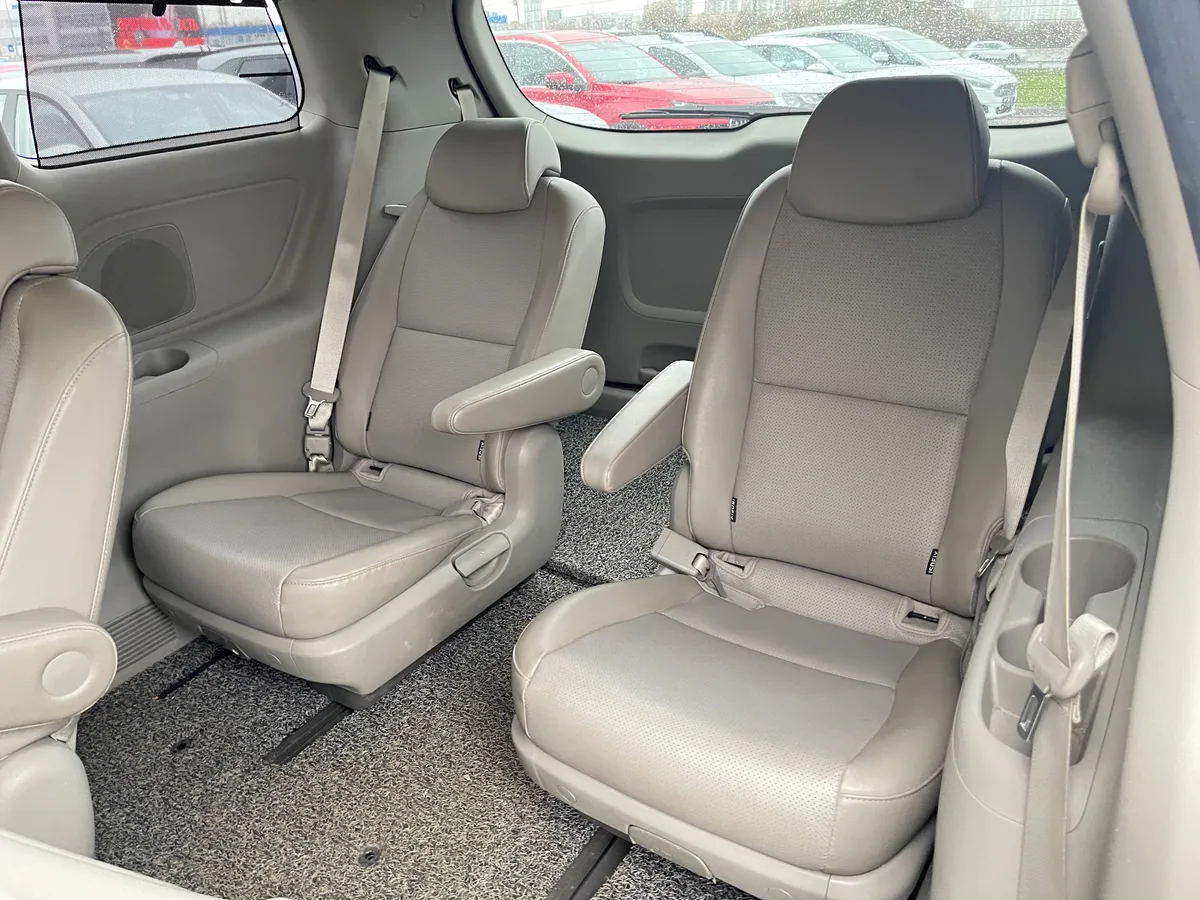 Kia Carnival 2.2 AT (202 л.с.)
