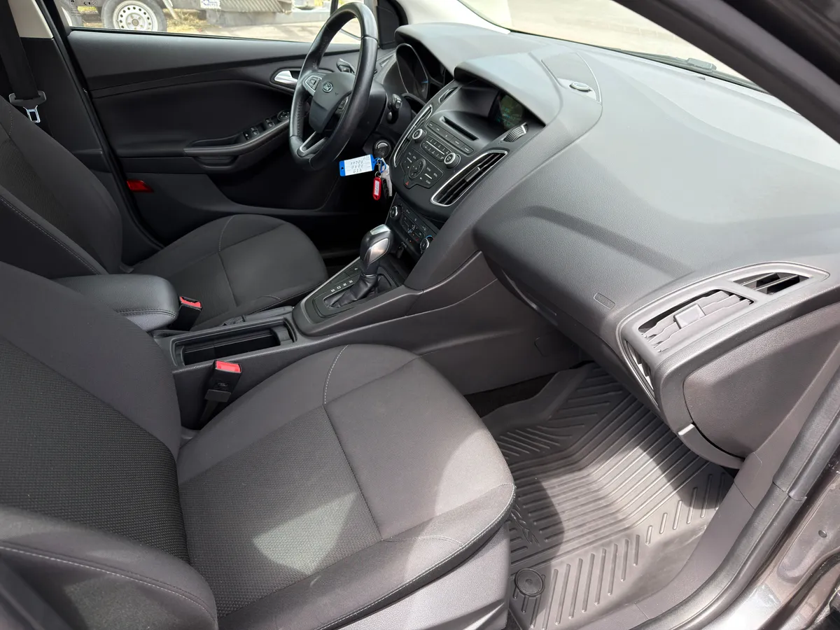 Ford Focus 1.6 Ti-VCT PowerShift (105 л.с.), 2018 — фото 6