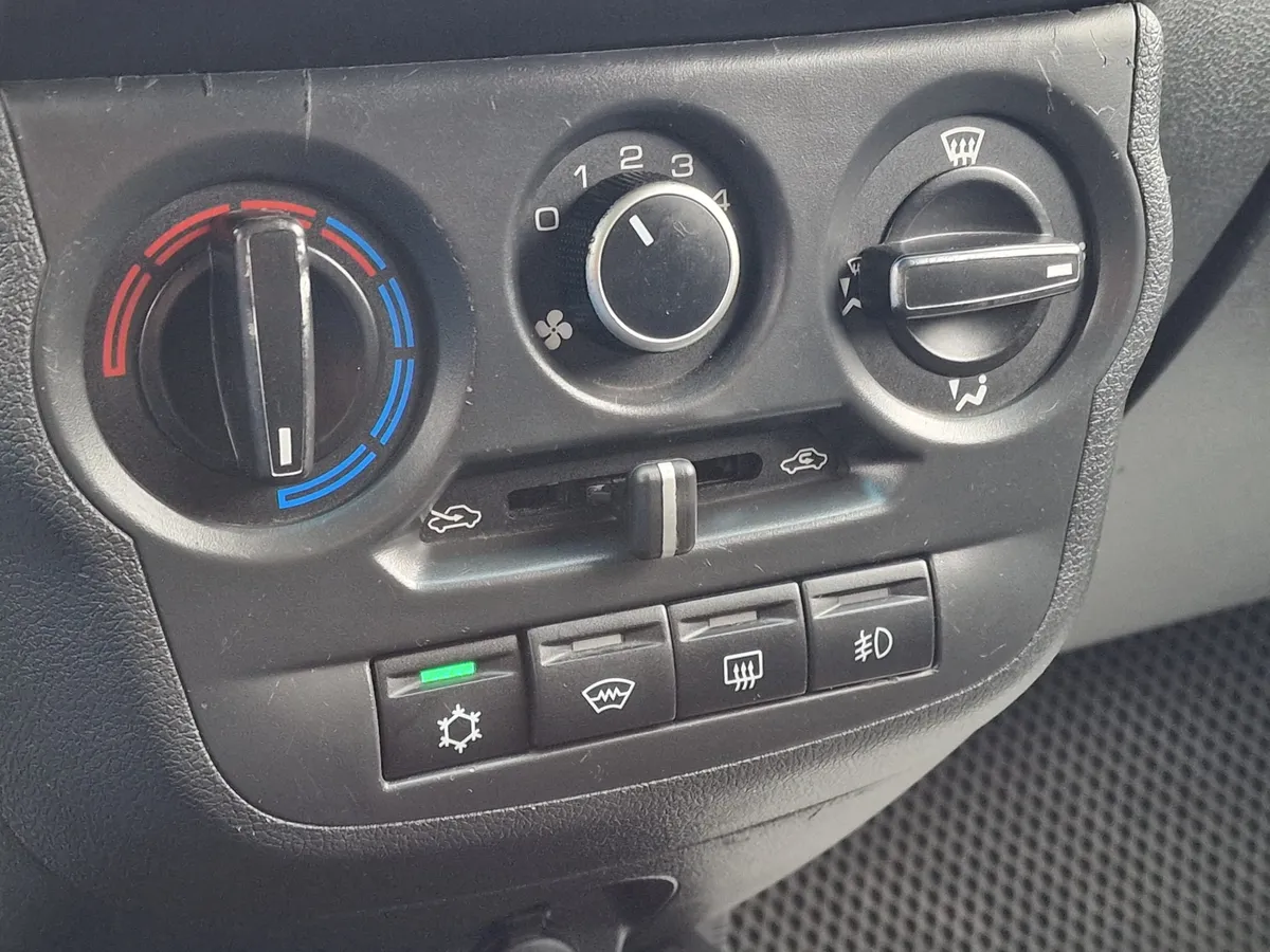 ВАЗ (Lada) Granta 1.6 MT (87 л.с.)