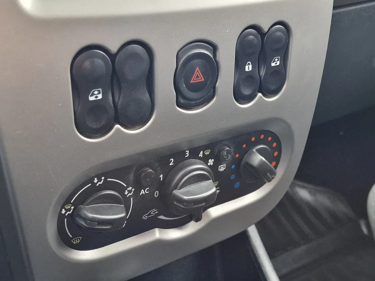 Renault Sandero 1.6 MT (102 л.с.)