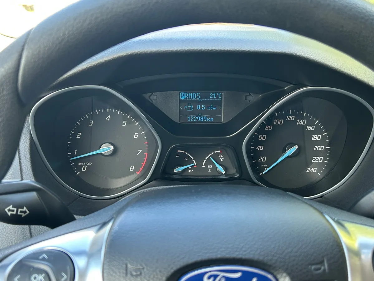 Ford Focus 1.6 PowerShift (105 л.с.)