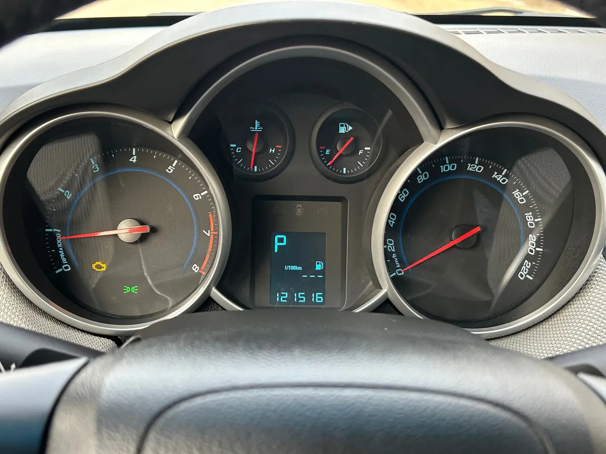 Chevrolet Cruze 1.6 AT (109 л.с.)