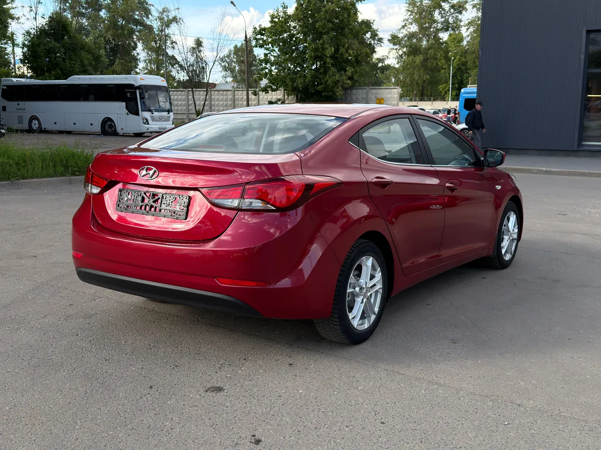 Hyundai Elantra 1.6 AT (132 л.с.)