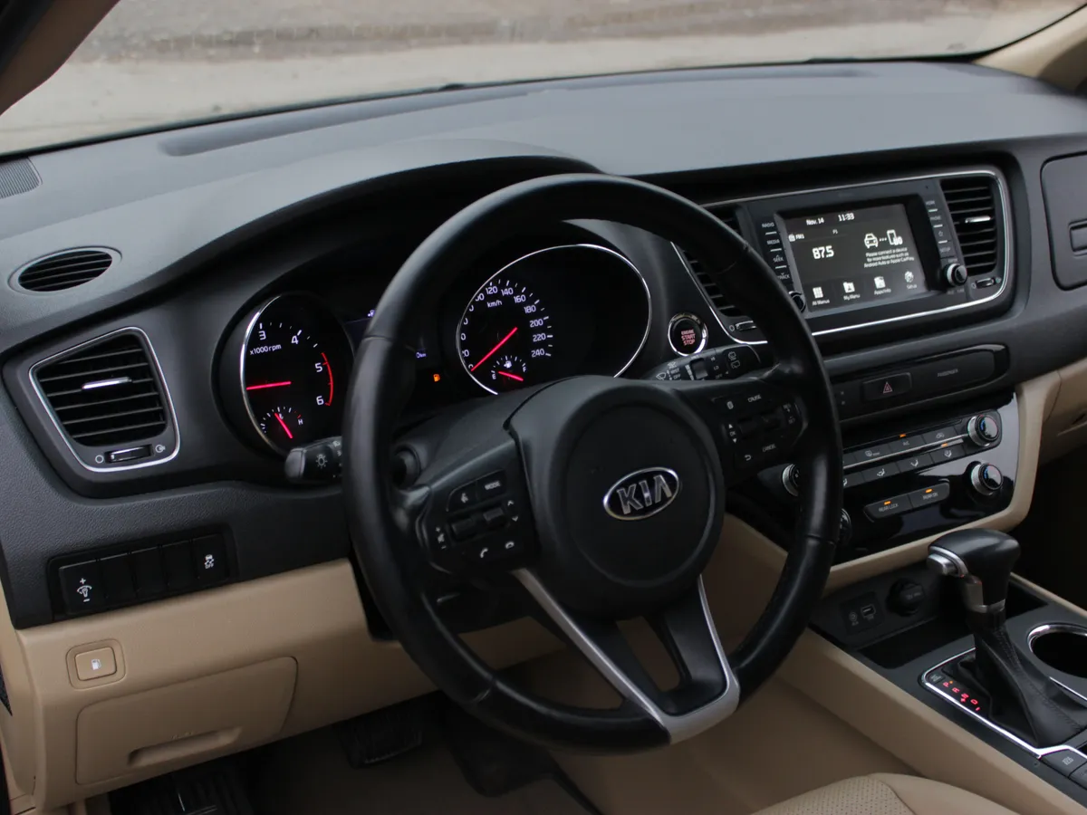 Kia Carnival 2.2 AT (202 л.с.)