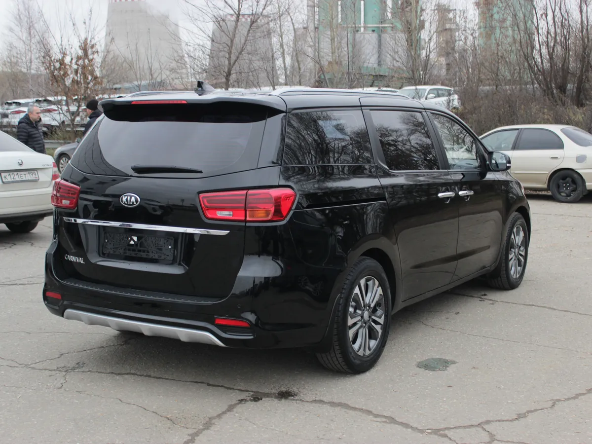 Kia Carnival 2.2 AT (202 л.с.)