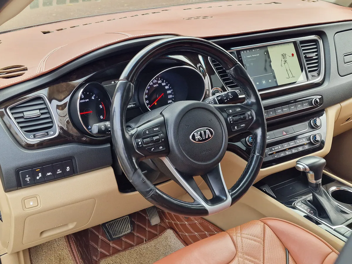 Kia Carnival 2.2 AT (202 л.с.)