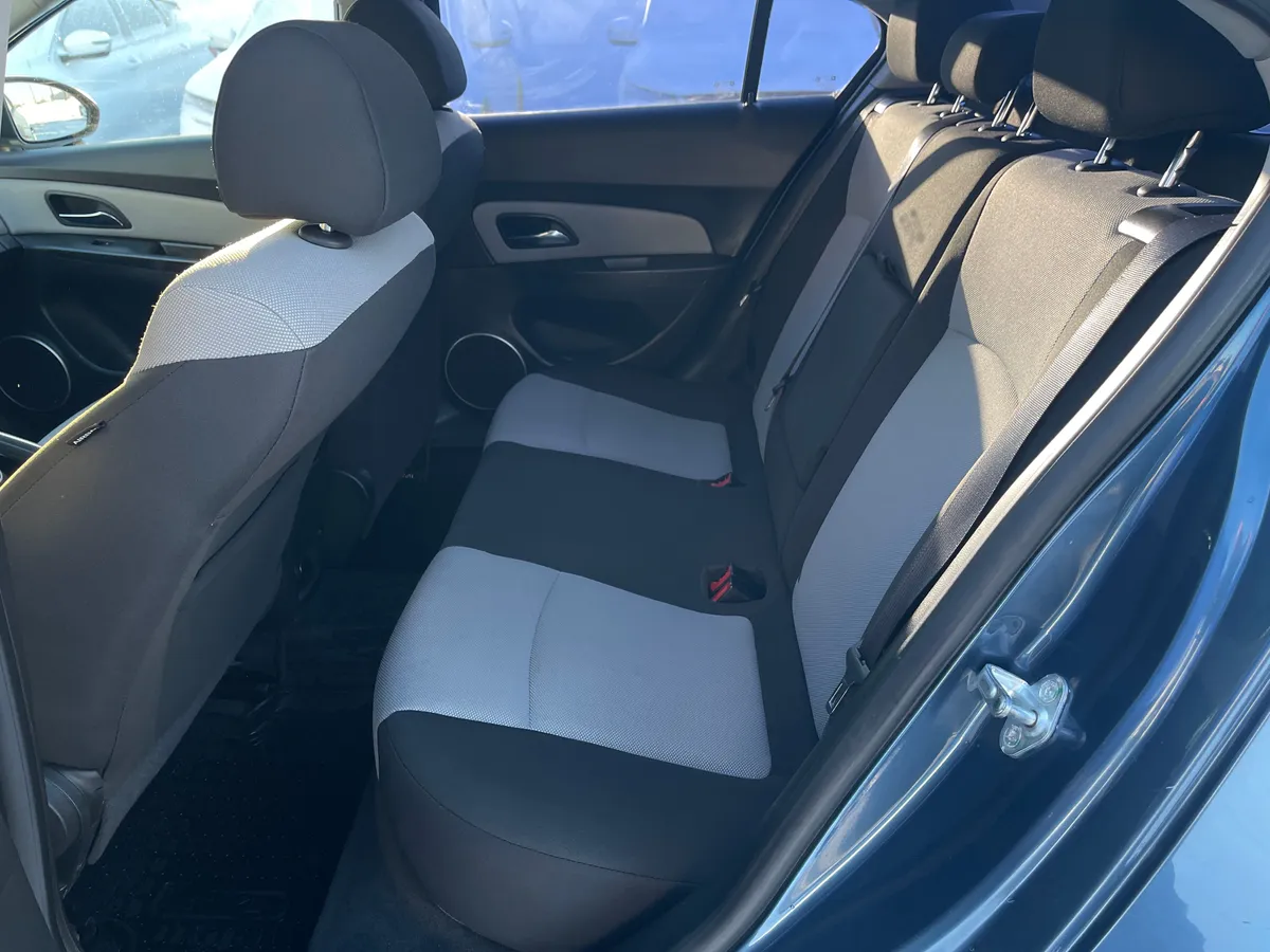 Chevrolet Cruze 1.6 AT (109 л.с.)