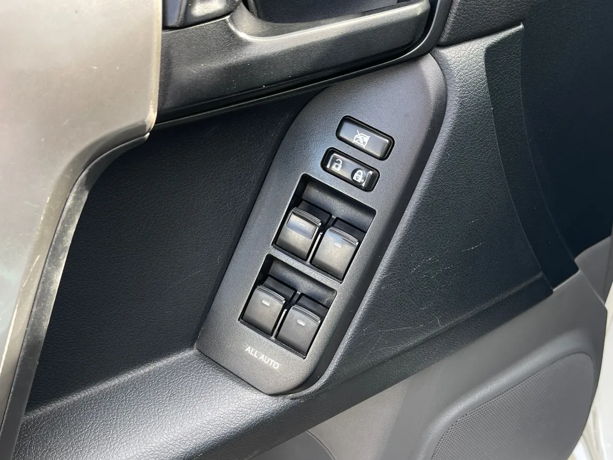 Toyota Land Cruiser Prado 3.0 AT 4WD (173 л.с.), 2012 — фото 11