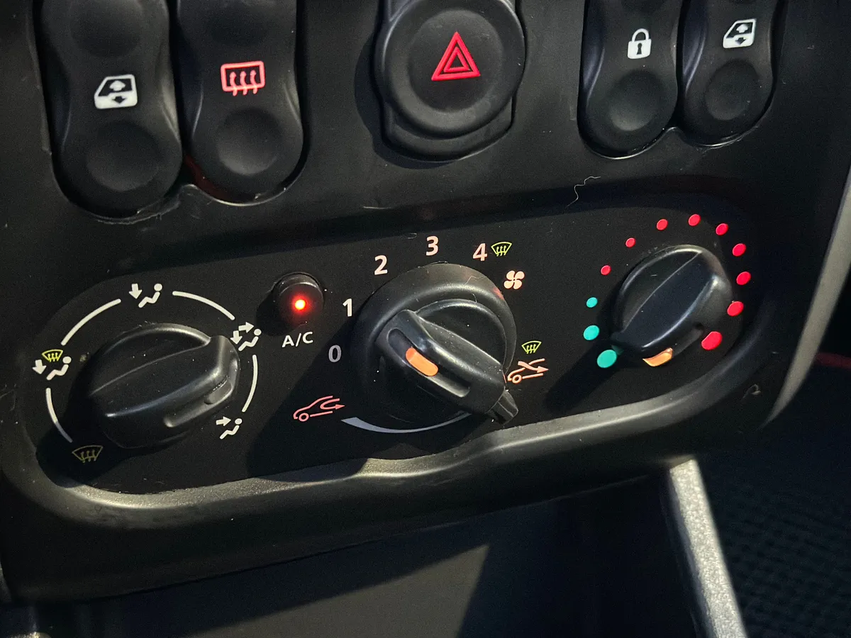 Nissan Almera 1.6 MT (102 л.с.)