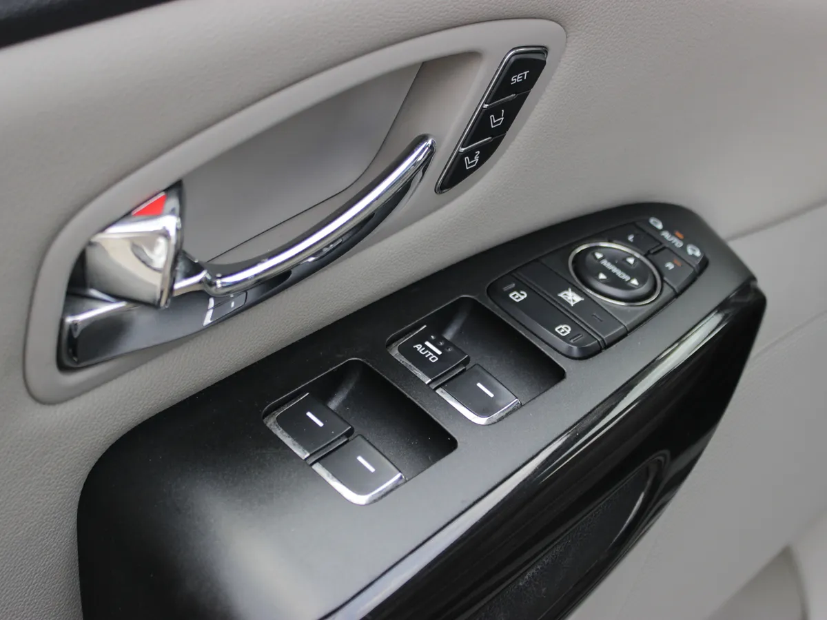 Kia Carnival 2.2 AT (202 л.с.)