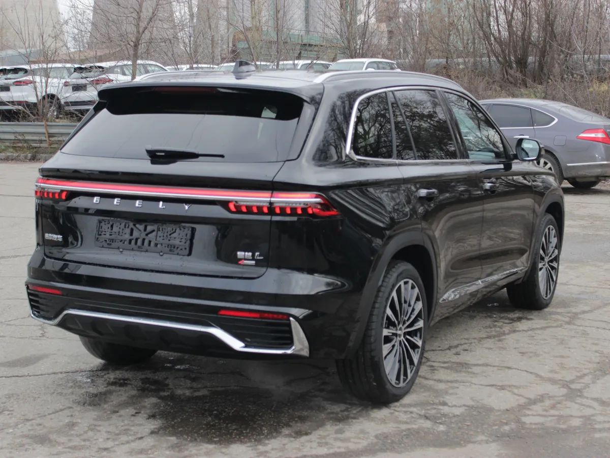 Geely Monjaro 2.0 AT 4WD (238 л.с.)